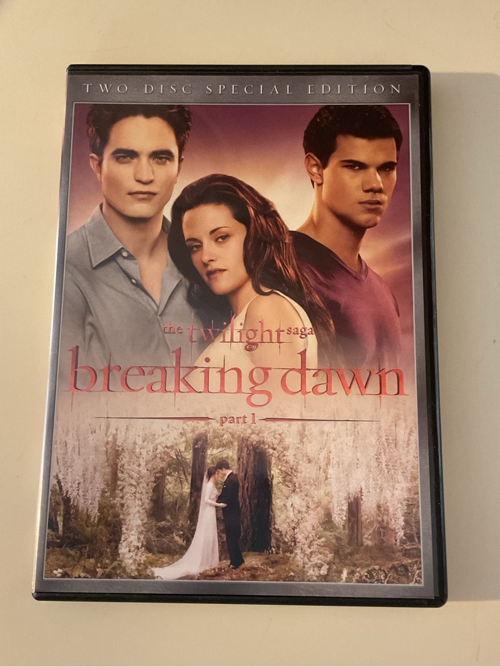 Twilight Saga 5 DVD Set: Twilight, New Moon, Eclipse, Breaking Dawn Parts 1 & 2 - Picture 13 of 17
